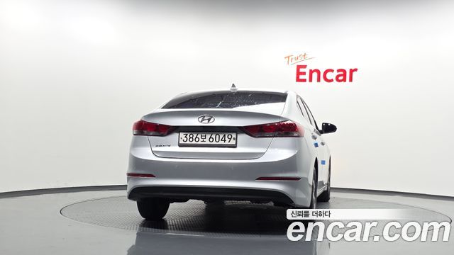Hyundai AVANTE 2017 — photo 4