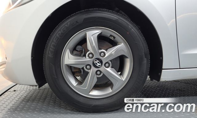 Hyundai AVANTE 2017 — photo 5