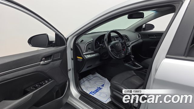 Hyundai AVANTE 2017 — photo 13