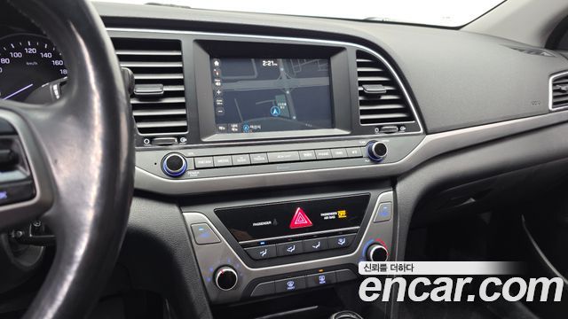 Hyundai AVANTE 2017 — photo 19