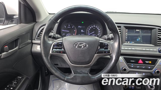 Hyundai AVANTE 2017 — photo 20