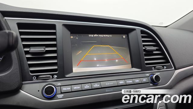 Hyundai AVANTE 2017 — photo 21