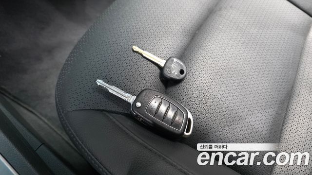 Hyundai AVANTE 2017 — photo 22
