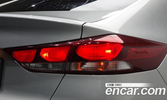 Hyundai AVANTE 2017 — photo 9