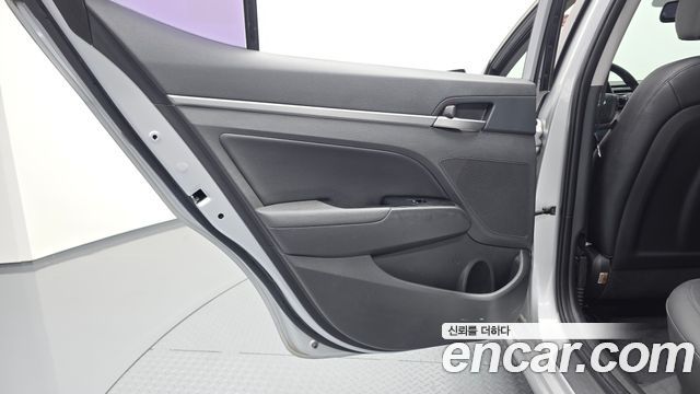 Hyundai AVANTE 2017 — photo 15