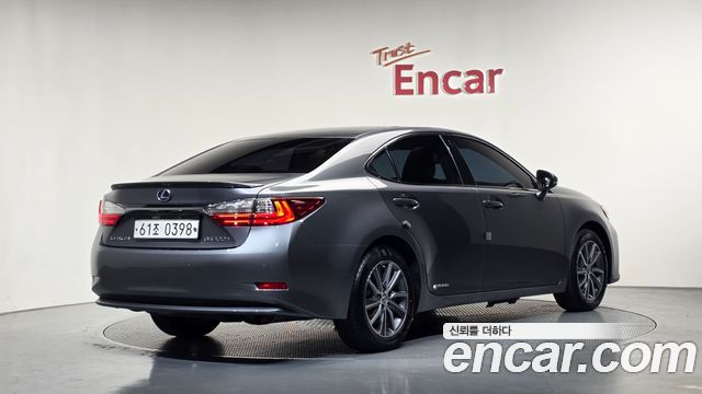 Lexus ES 2017 — photo 2