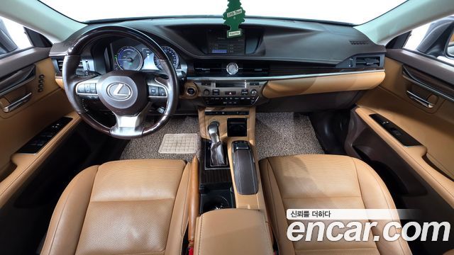 Lexus ES 2017 — photo 10