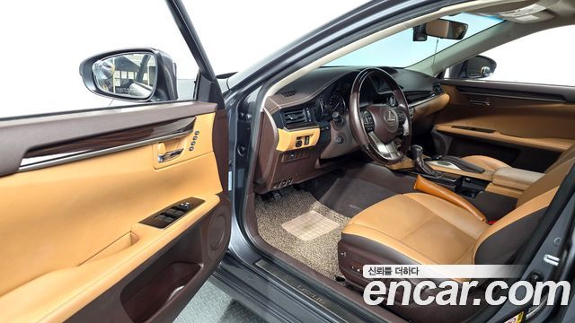 Lexus ES 2017 — photo 13