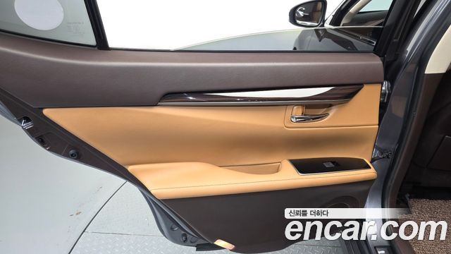 Lexus ES 2017 — photo 15