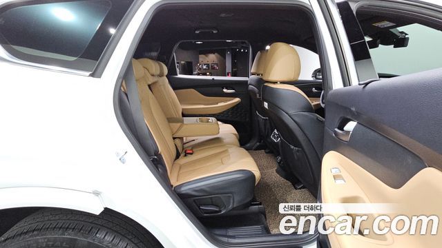 Hyundai Santafe 2023 — photo 18