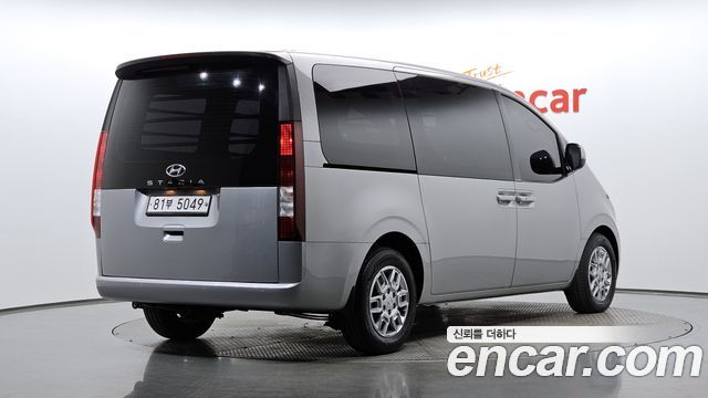 Hyundai Staria 2022 — photo 2