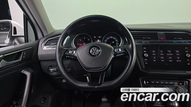 Volkswagen Tiguan 2018 — photo 12
