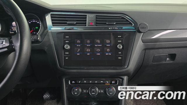 Volkswagen Tiguan 2018 — photo 13