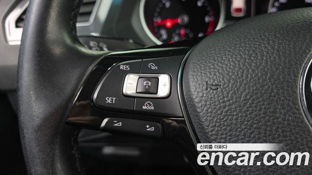 Volkswagen Tiguan 2018 — photo 16