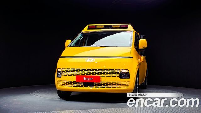 Hyundai Staria 2025 — photo 3