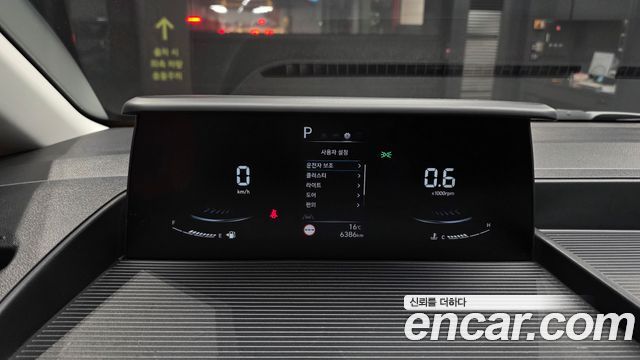 Hyundai Staria 2025 — photo 11
