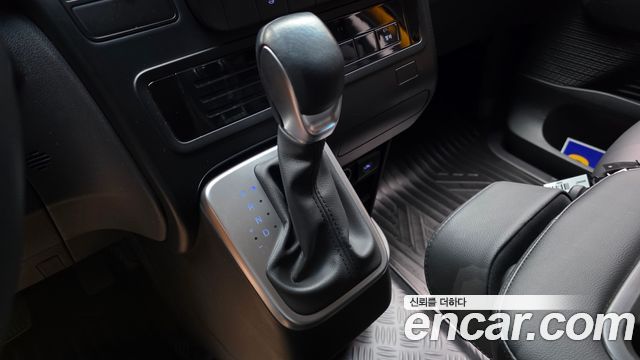 Hyundai Staria 2025 — photo 12