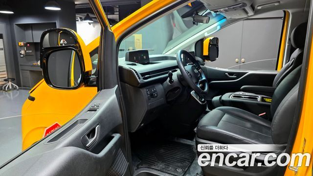 Hyundai Staria 2025 — photo 13