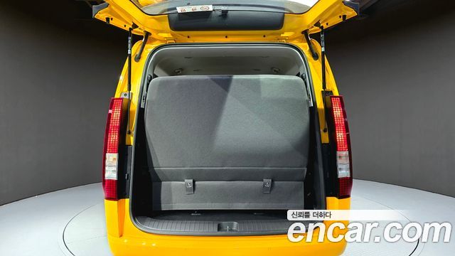 Hyundai Staria 2025 — photo 26