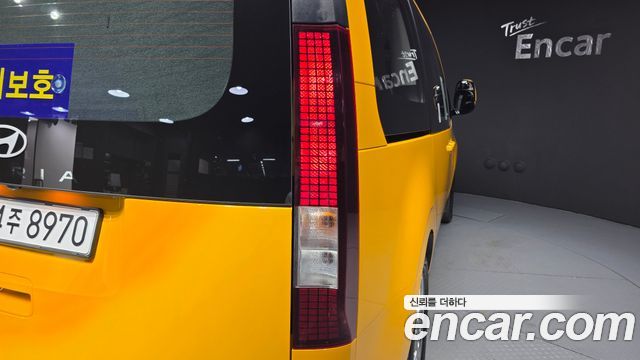 Hyundai Staria 2025 — photo 9