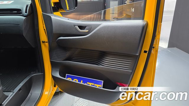 Hyundai Staria 2025 — photo 14
