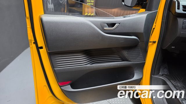 Hyundai Staria 2025 — photo 15