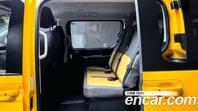 Hyundai Staria 2025 — photo 16