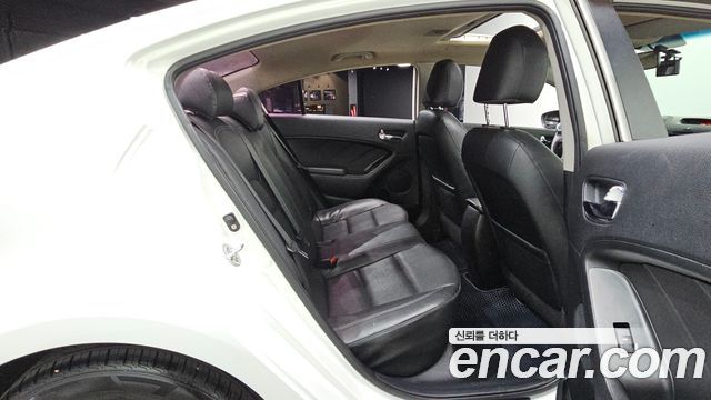 Kia K3 2013 — photo 18