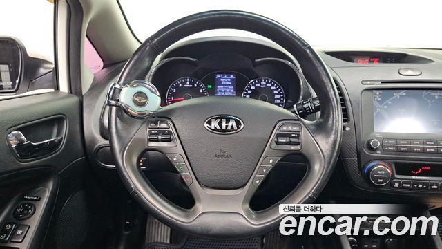 Kia K3 2013 — photo 22