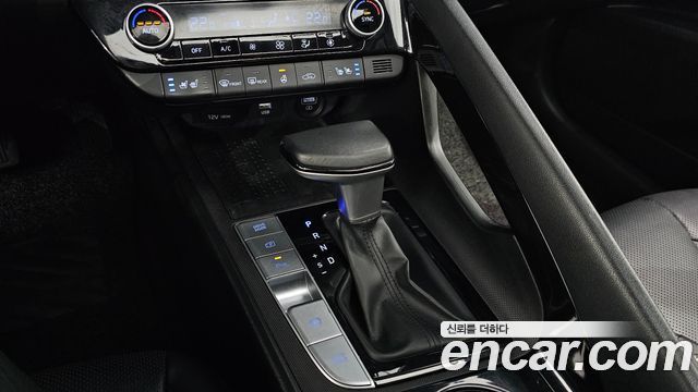 Hyundai AVANTE 2021 — photo 12