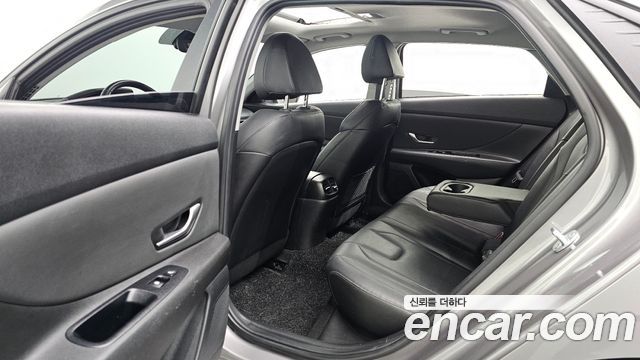Hyundai AVANTE 2021 — photo 18