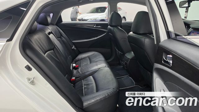Hyundai Sonata 2012 — photo 17