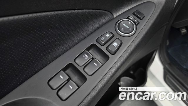Hyundai Sonata 2012 — photo 27