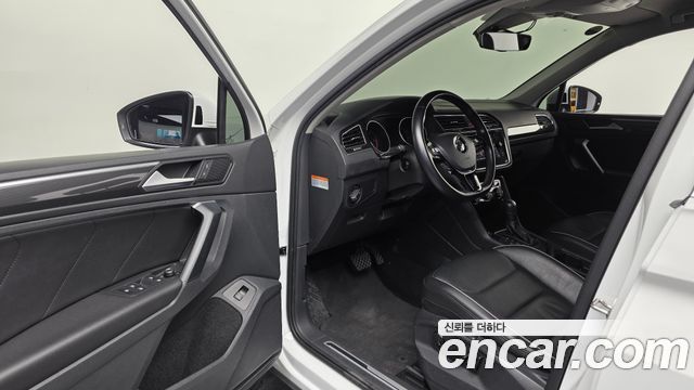 Volkswagen Tiguan 2020 — photo 13