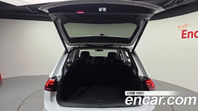 Volkswagen Tiguan 2020 — photo 26