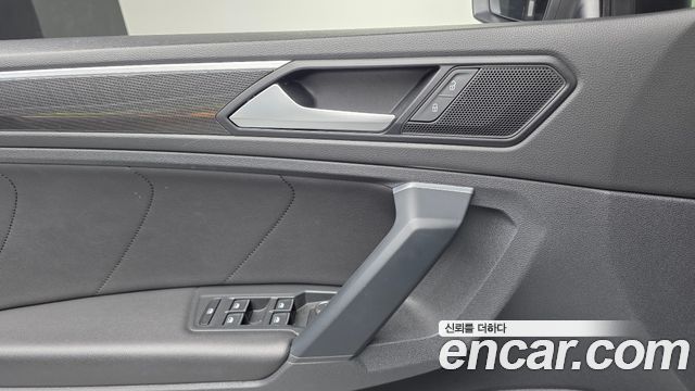 Volkswagen Tiguan 2020 — photo 33