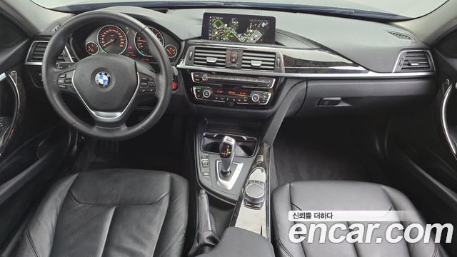 BMW 3-Series 2018 — photo 10