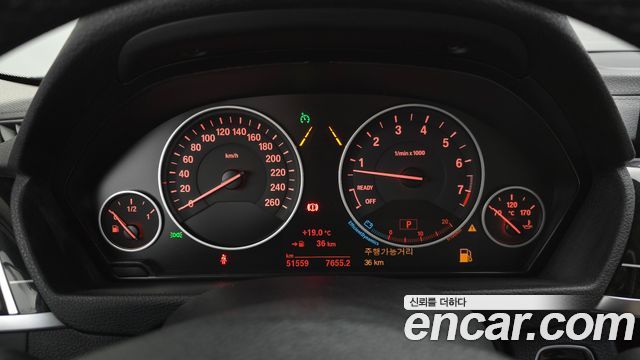 BMW 3-Series 2018 — photo 11