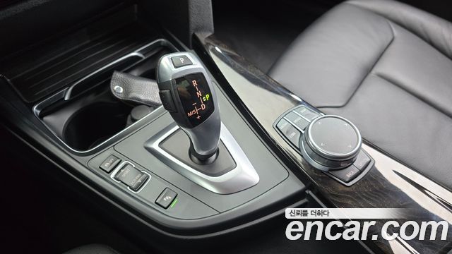 BMW 3-Series 2018 — photo 12