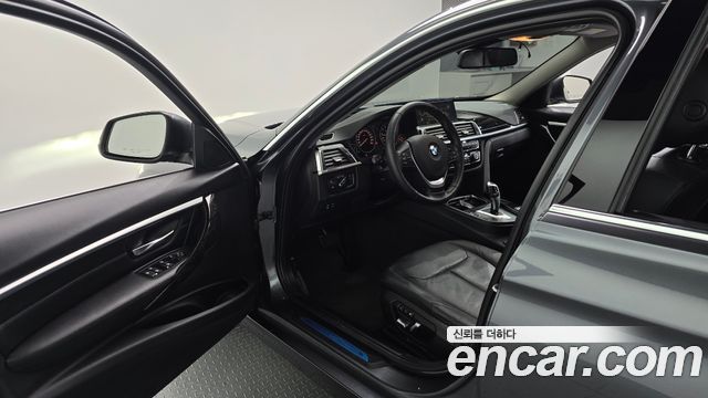 BMW 3-Series 2018 — photo 13