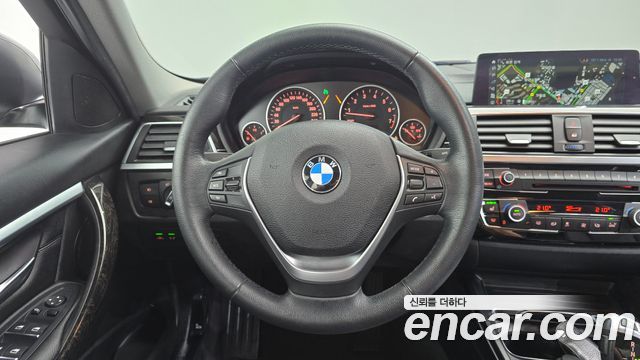 BMW 3-Series 2018 — photo 20