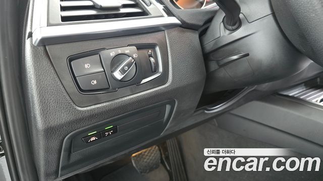 BMW 3-Series 2018 — photo 25