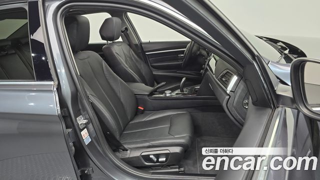 BMW 3-Series 2018 — photo 16