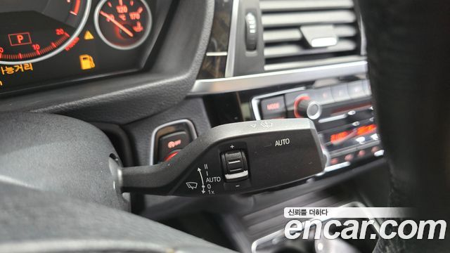 BMW 3-Series 2018 — photo 27