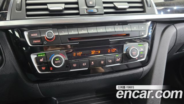 BMW 3-Series 2018 — photo 30
