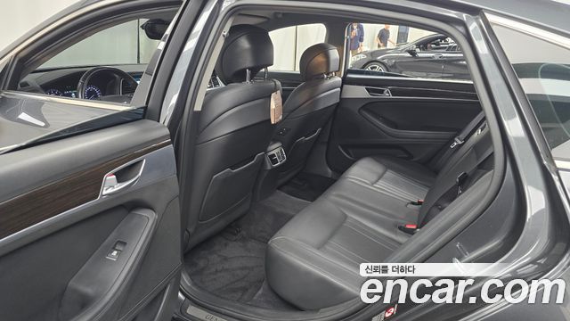 Genesis G80 2018 — photo 18