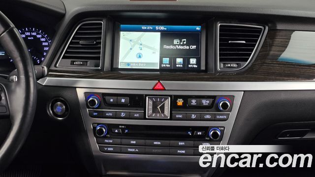 Genesis G80 2018 — photo 20
