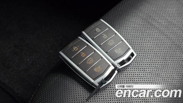 Genesis G80 2018 — photo 24