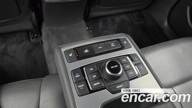 Genesis G80 2018 — photo 26