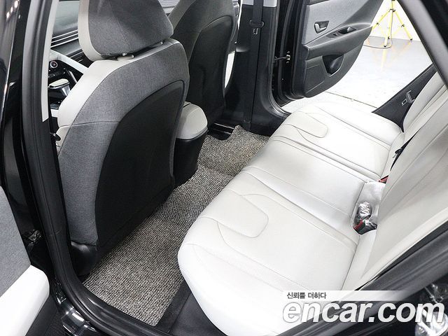 Hyundai AVANTE 2021 — photo 16